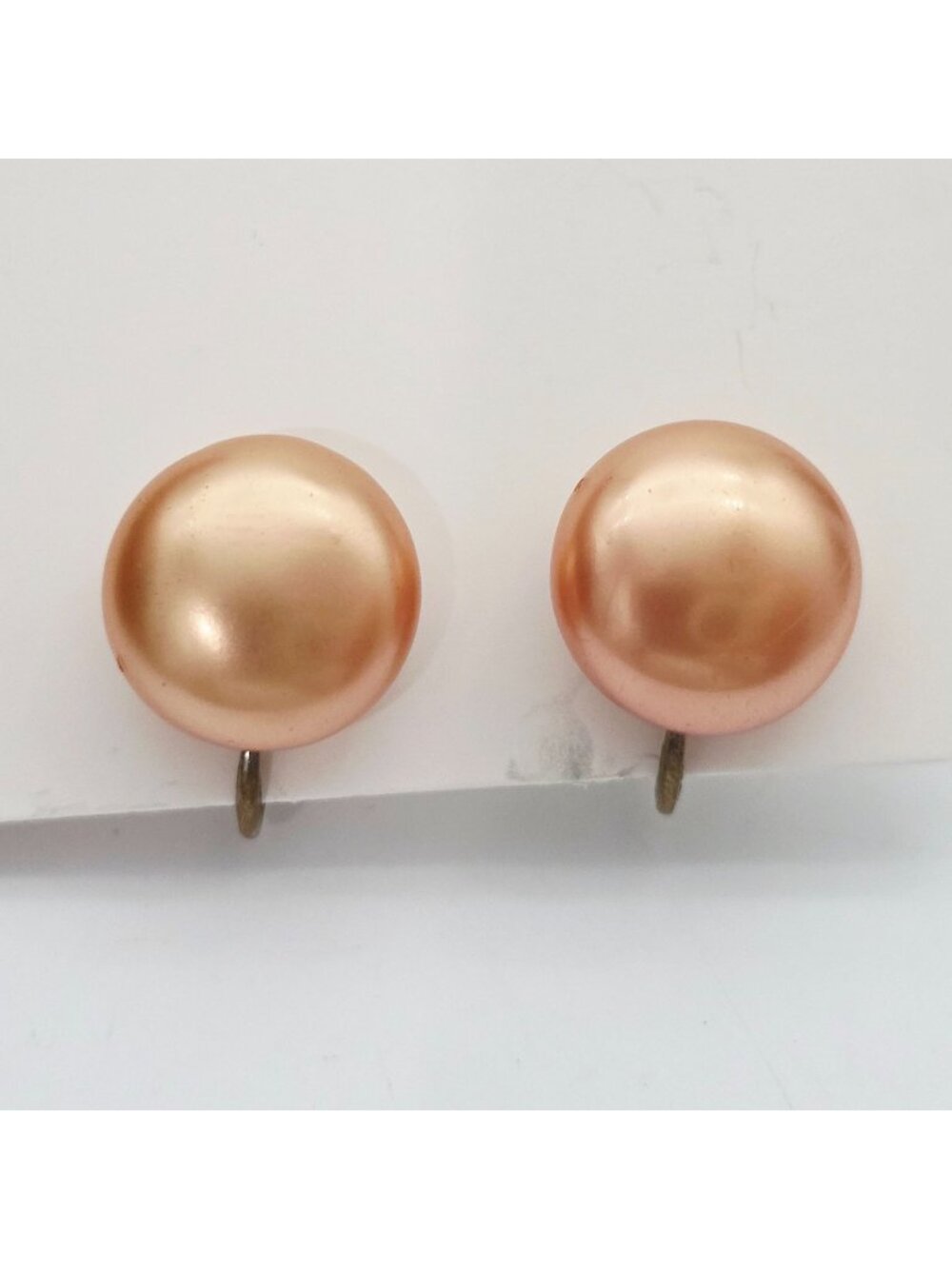 Gold-Tone Screw-Back Earrings Peach Round Faux-Pearl Design Vintage  1/2"